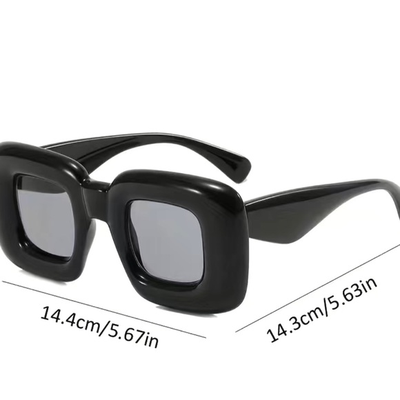 Urban Outfitters Black Square Sunglasses - Picture 3 of 3